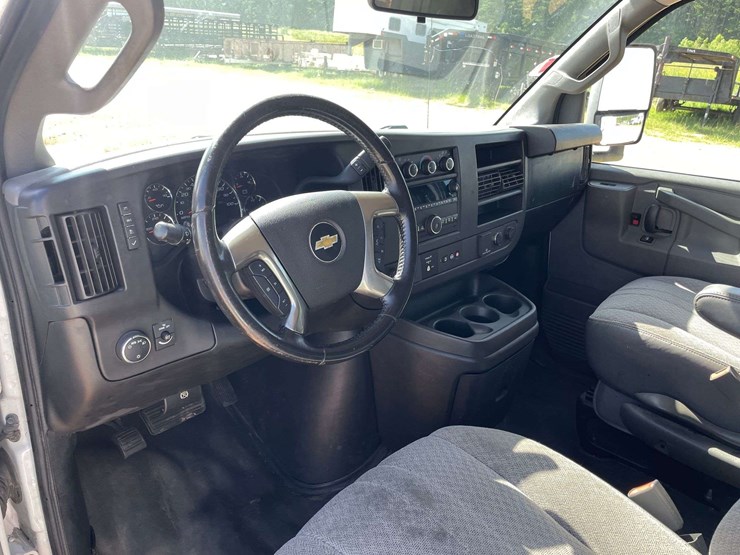 2019-chevrolet-express-3500-image-11