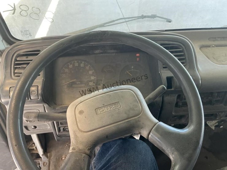 2001-isuzu-npr-image-16