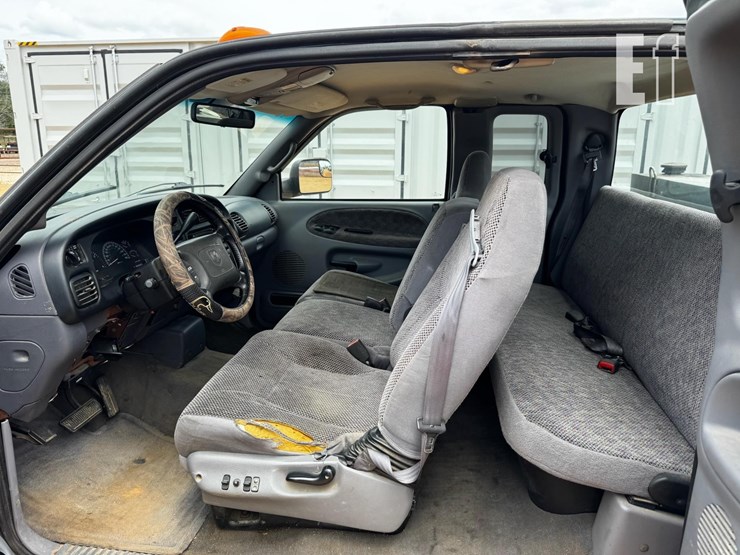 2001-dodge-2500-image-10