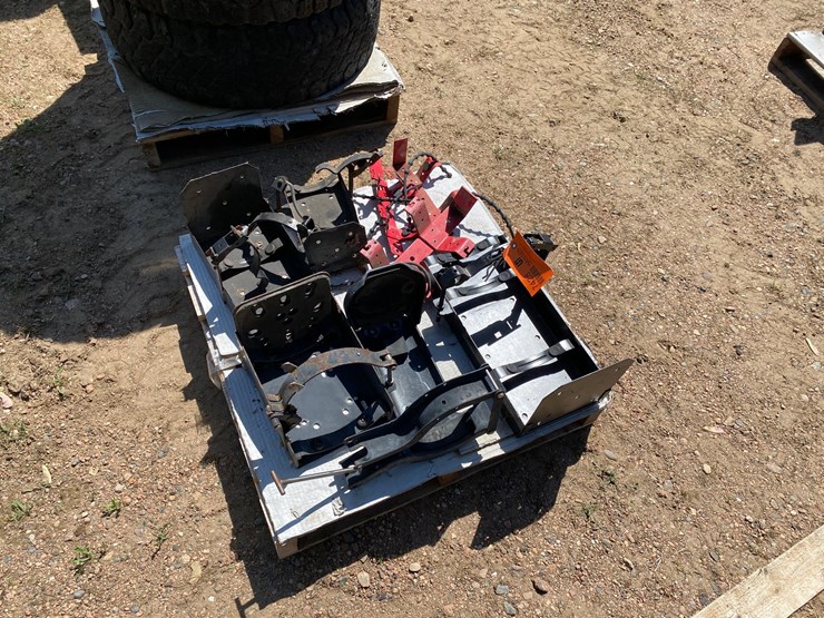 #7428-•-pallet-of-various-fire-extinguisher-bracket-mount-(antigo,-wi)-image-2