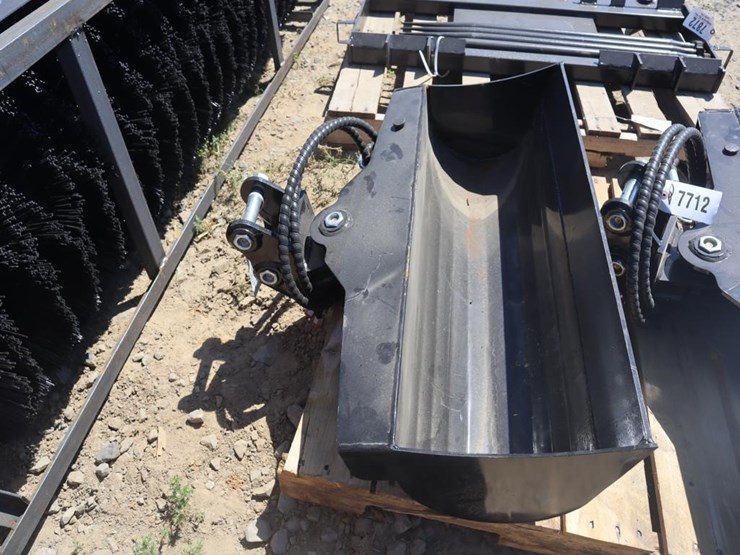 tpm-32"-hydraulic-tilt-bucket-image-3