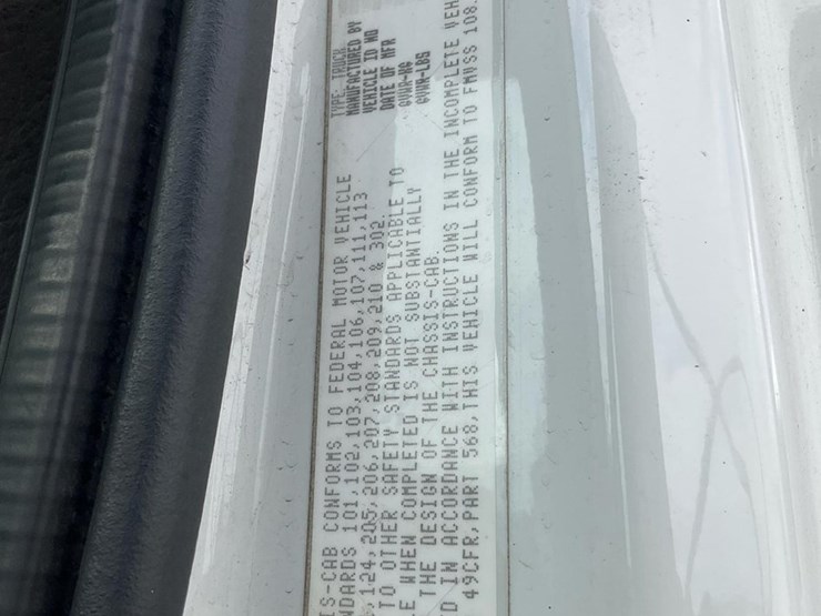 2010-freightliner-m2-106-image-50