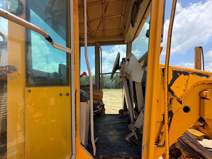 1992-deere-670b-image-33