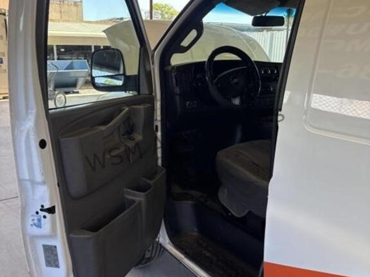 2016-chevrolet-express-2500-image-27
