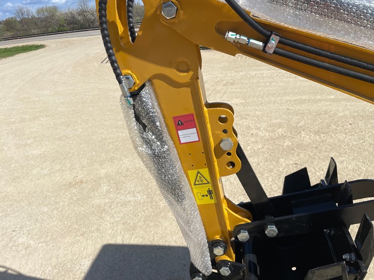 #1102-•-new-ats-rt15r-mini-excavator-image-24