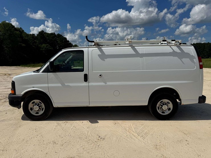 2013-chevrolet-express-g2500-image-8