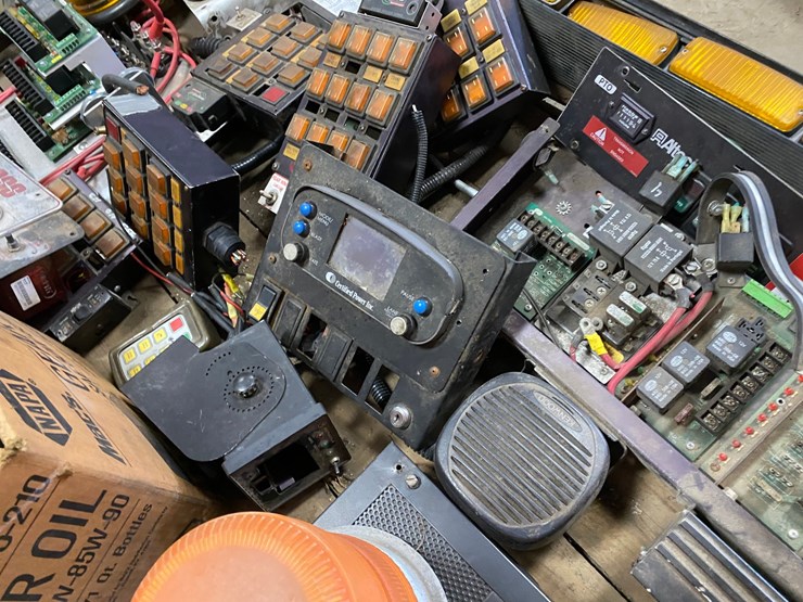 #7510-•-pallet-of-electrical-controls-panels-and-lights-(antigo,-wi)-image-7