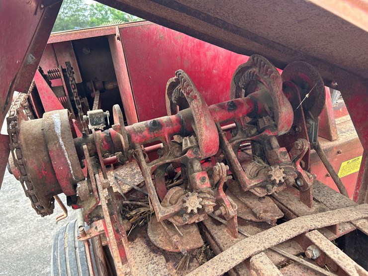 new-holland-271-image-8