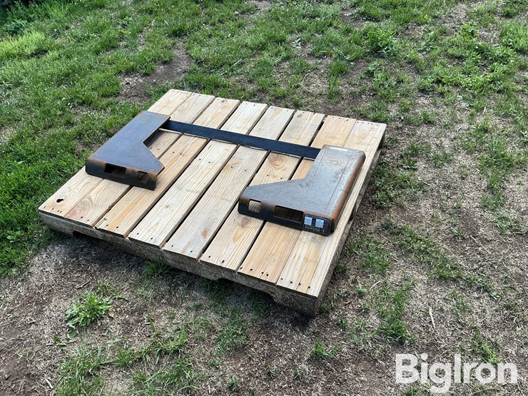 wolverine-qmp1-16-10t-skid-steer-plate-image-1