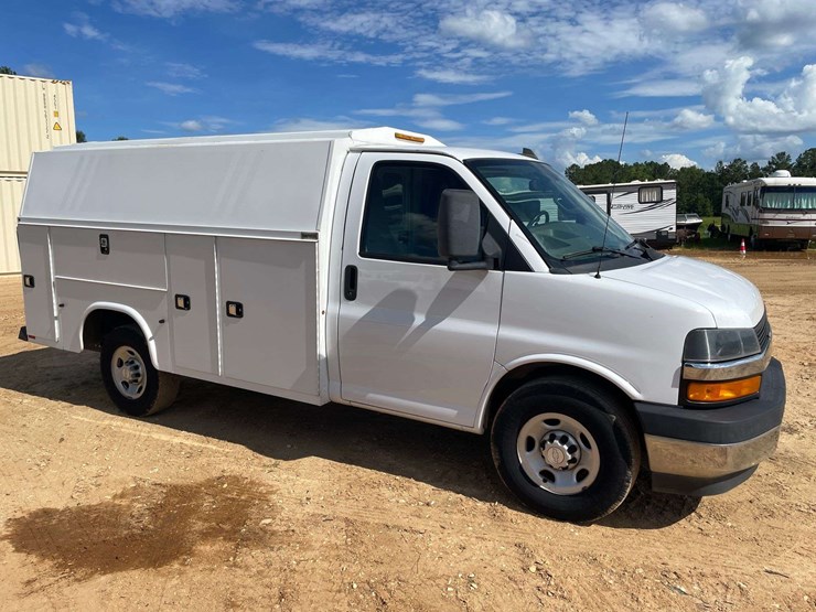 2019-chevrolet-express-3500-image-4