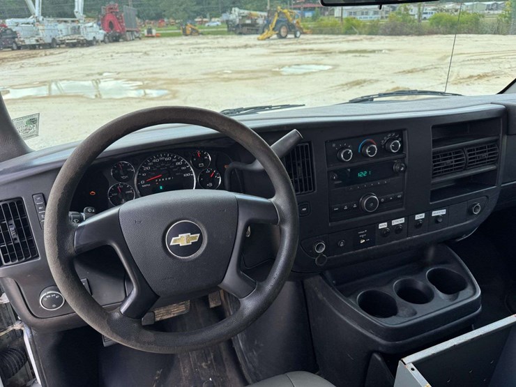 2013-chevrolet-express-g2500-image-12