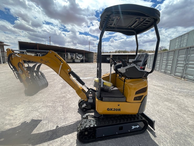 #2661-•-unused-cfg-mini-excavator-image-16