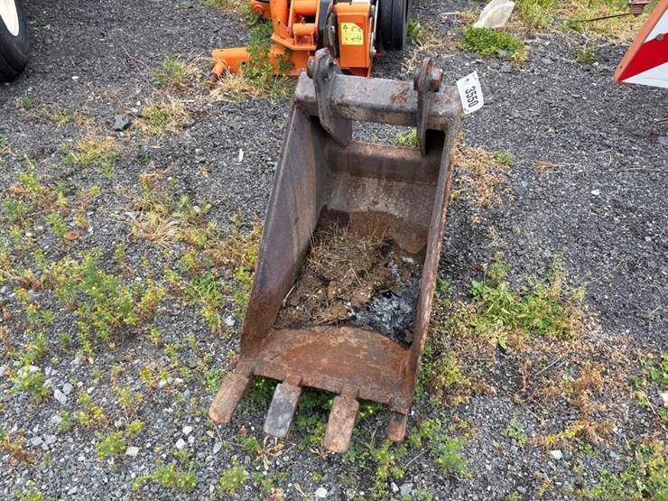 backhoe-bucket-image-2