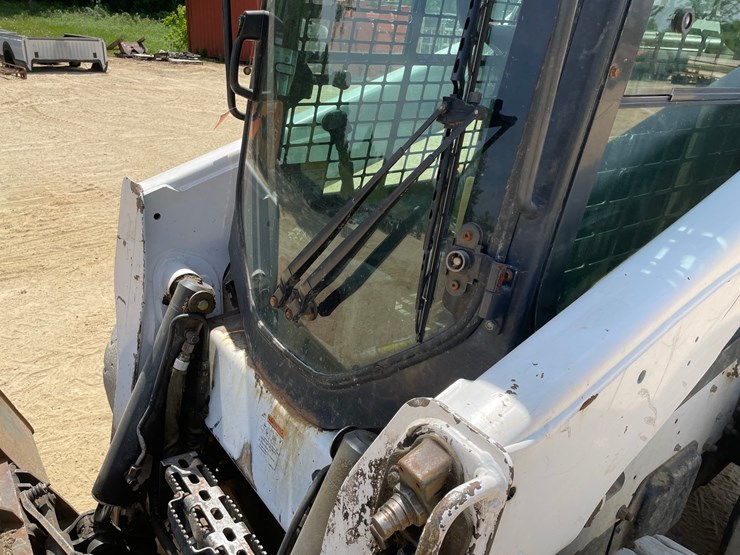 2013-bobcat-s650-image-13
