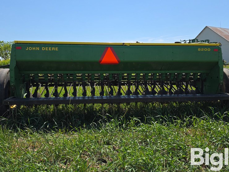 john-deere-8200-image-6