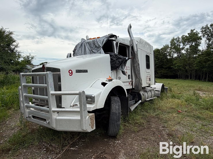 2013-kenworth-t800-image-1