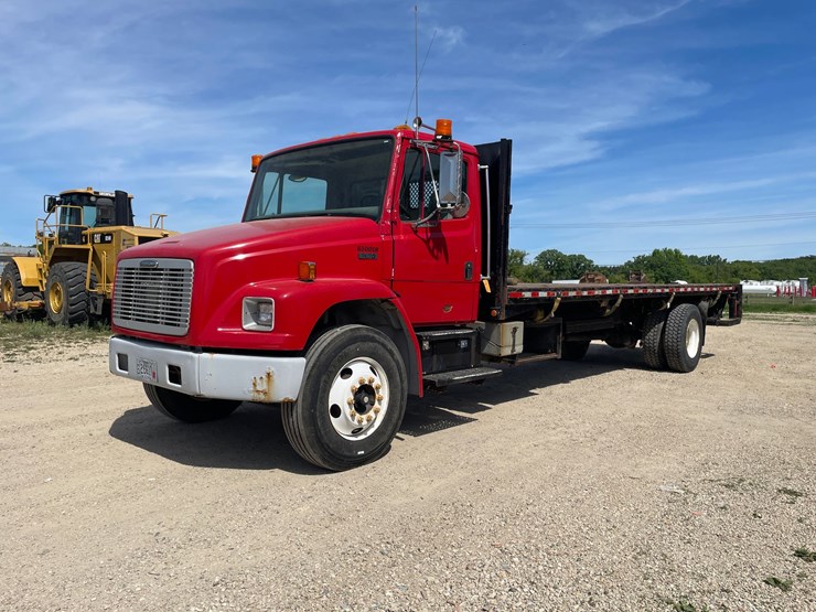 2001-freightliner-fl70-image-1