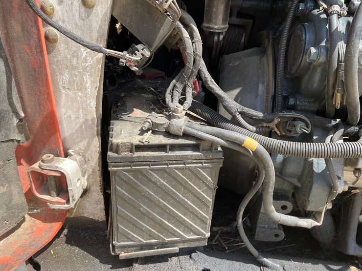 2013-bobcat-s650-image-58