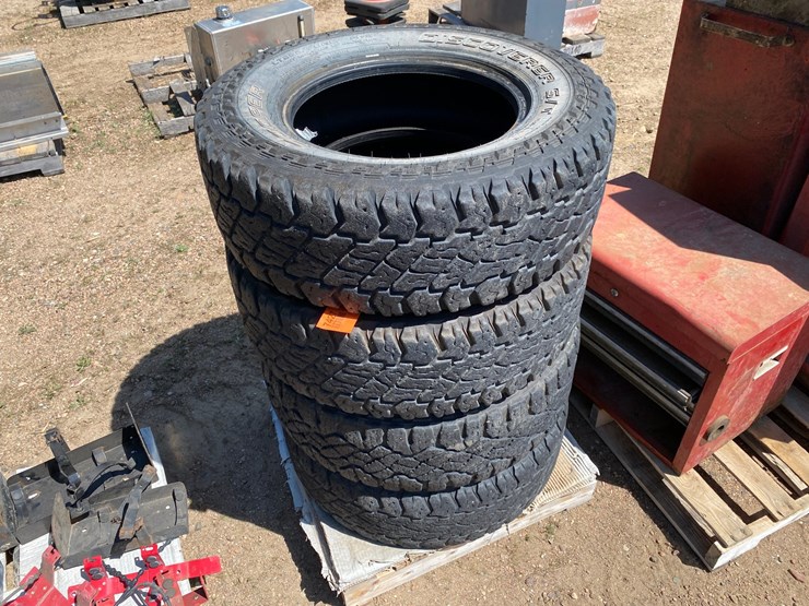 #7427-•-set-of-(4)-cooper-discover-st-tires-(antigo,-wi)-image-1