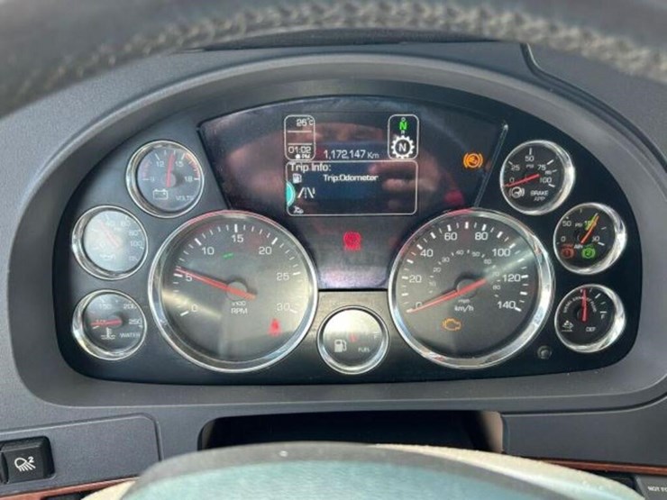 2020-kenworth-t680-image-13