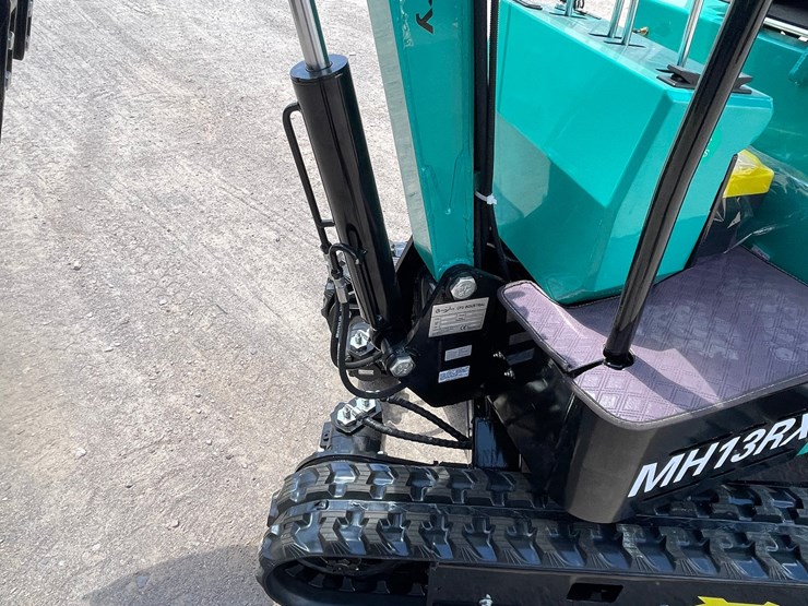 #2653-•-unused-cfg-mini-excavator-image-23