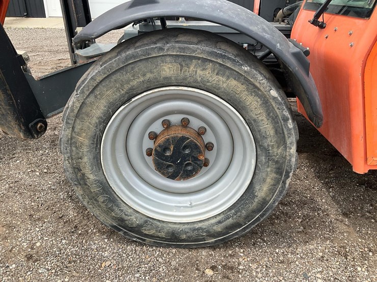 2010-jlg-g12-55a-image-10