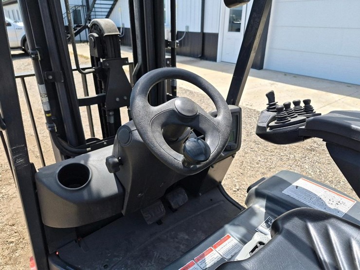 2019-linde-e20-image-13