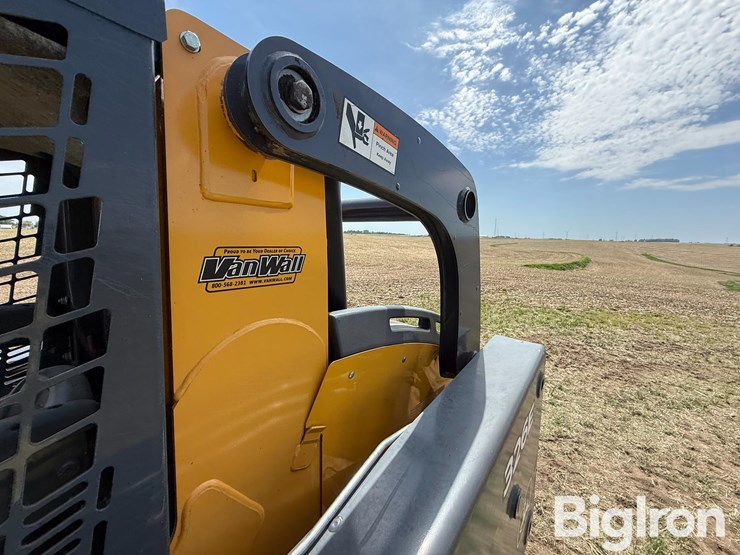 2015-deere-326e-image-12