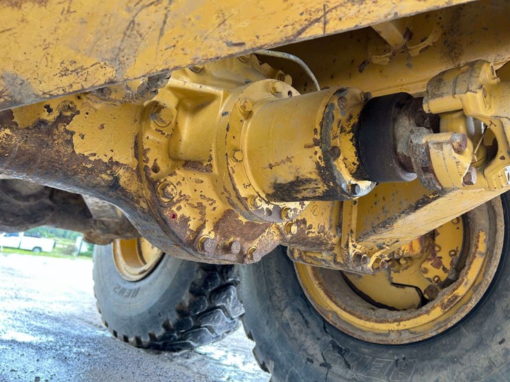 caterpillar-d250e-image-25