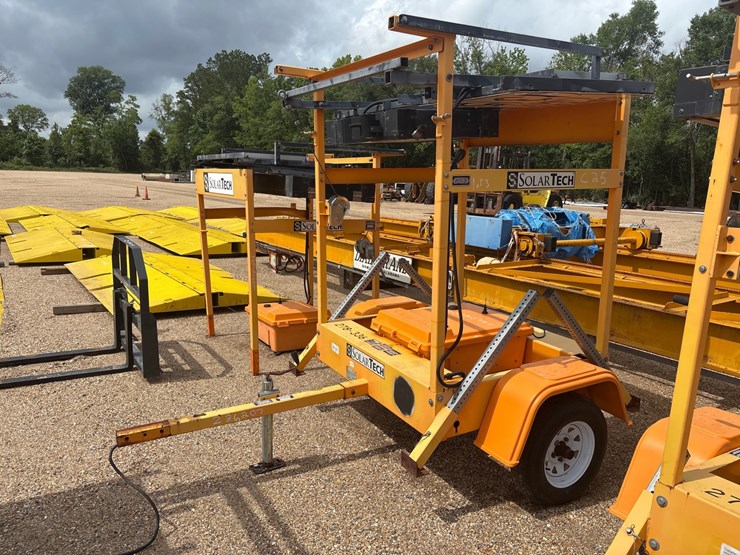 #3512-•-solar-tech-construction-sign-on-trailer-|-battery-backup-image-1
