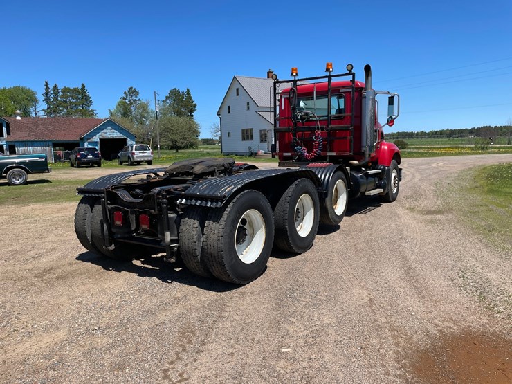 #7022-•-2003-mack-granite-tri-axle-day-cab-semi-(has-wi-title)-(deerbrook,-wi)-image-7