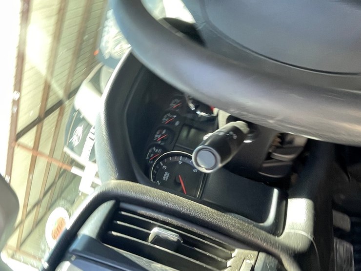 2016-chevrolet-silverado-3500-image-59