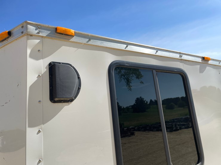 #412-•-2012-middlebury-16'-enclosed-trailer-(has-wi-title)-image-12