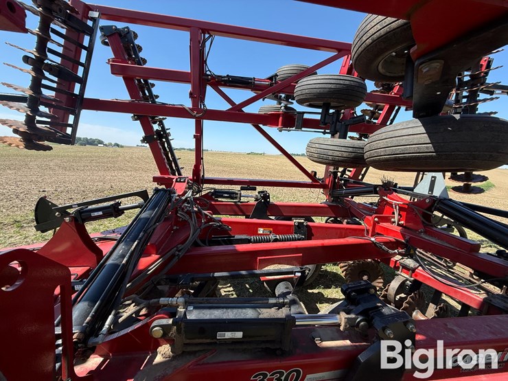 2011-case-ih-330-image-18
