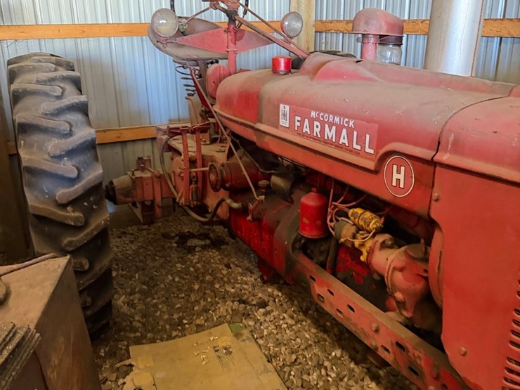 ihc-h-tractor,-narrow-front-image-6