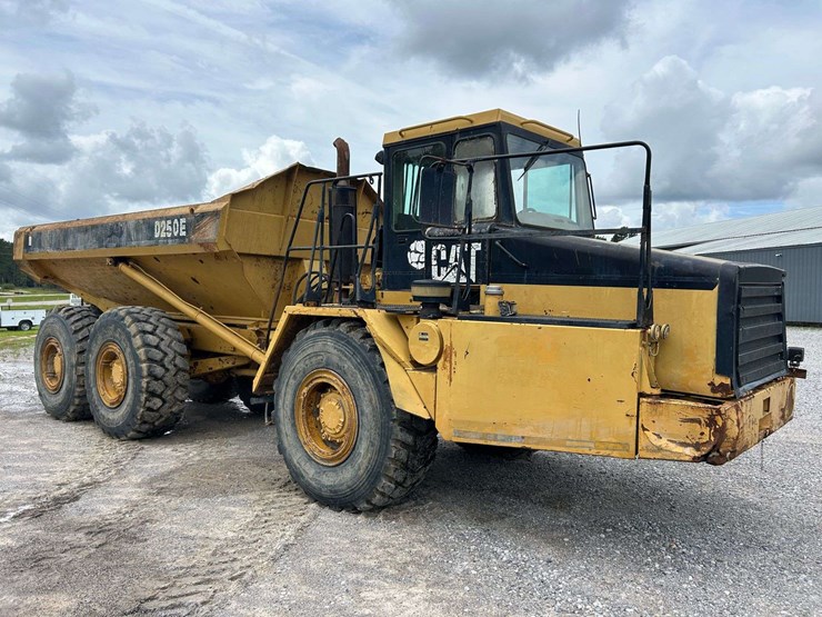 caterpillar-d250e-image-3