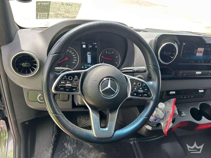 2021-mercedes-benz-sprinter-4500-image-11