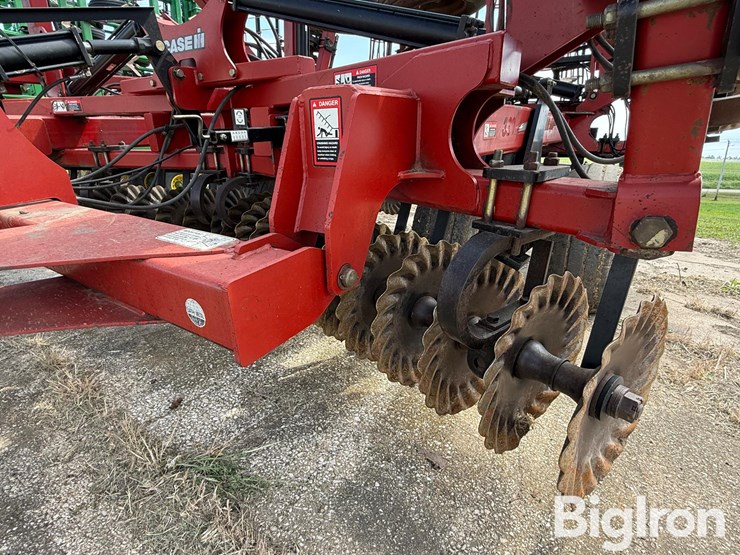 2010-case-ih-330-image-18