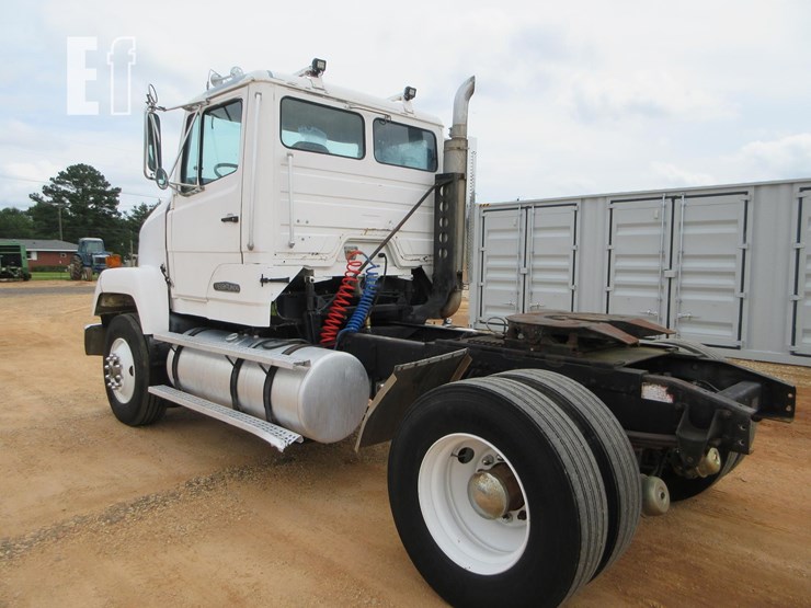 1988-freightliner-flc112-image-2