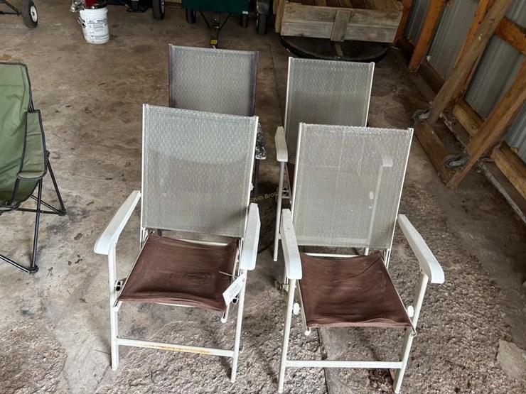 folding-chairs-image-3