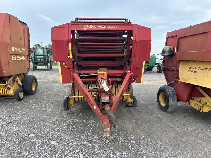 new-holland-848-image-2
