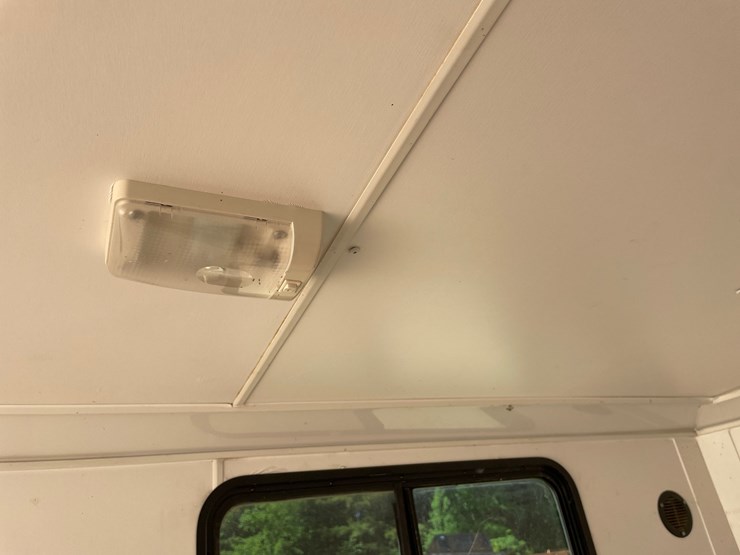 #412-•-2012-middlebury-16'-enclosed-trailer-(has-wi-title)-image-78