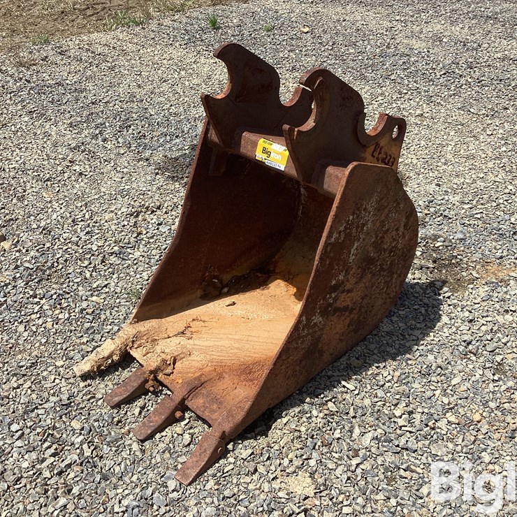 Kubota 23" Excavator Bucket