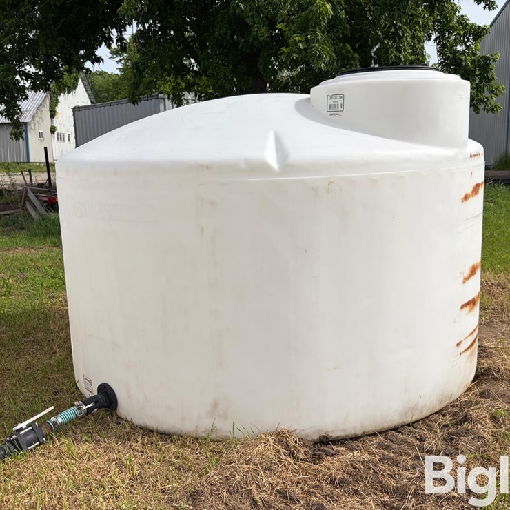 Norwesco 1,300-Gal Poly Tank