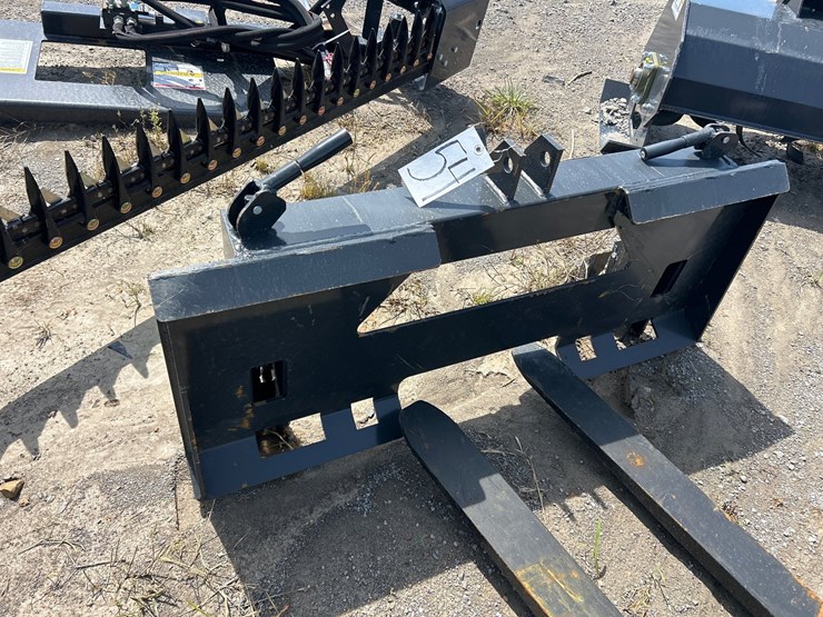 #54-•-skid-steer-to-3pt-quick-hitch-adapter-image-2