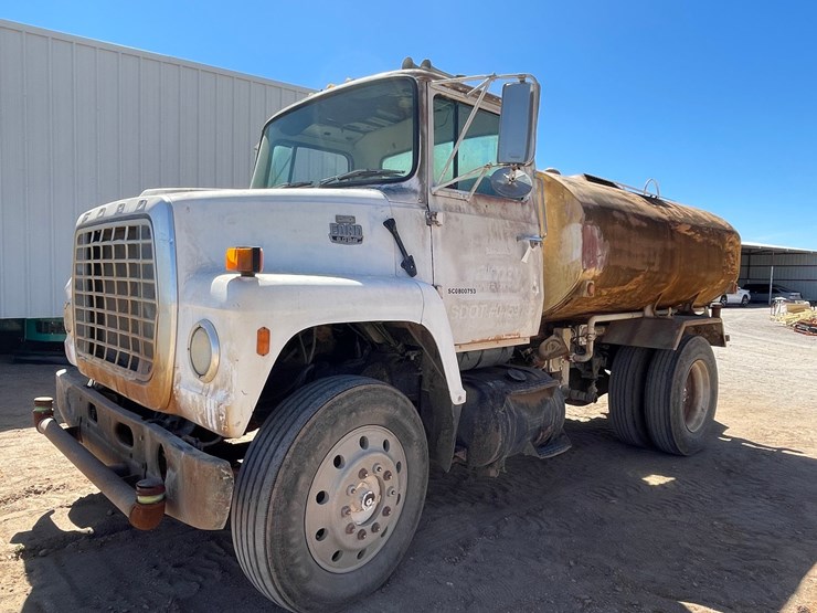 1983-ford-8000-image-70