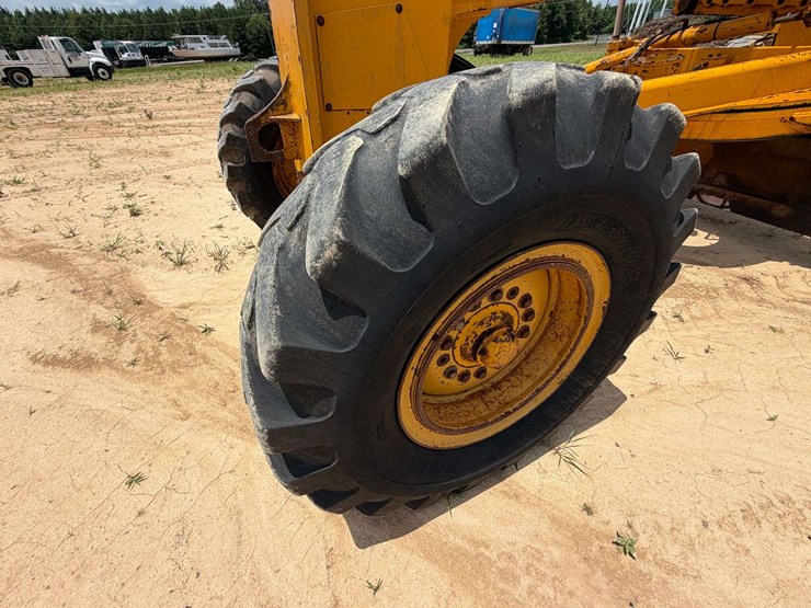 1992-deere-670b-image-7