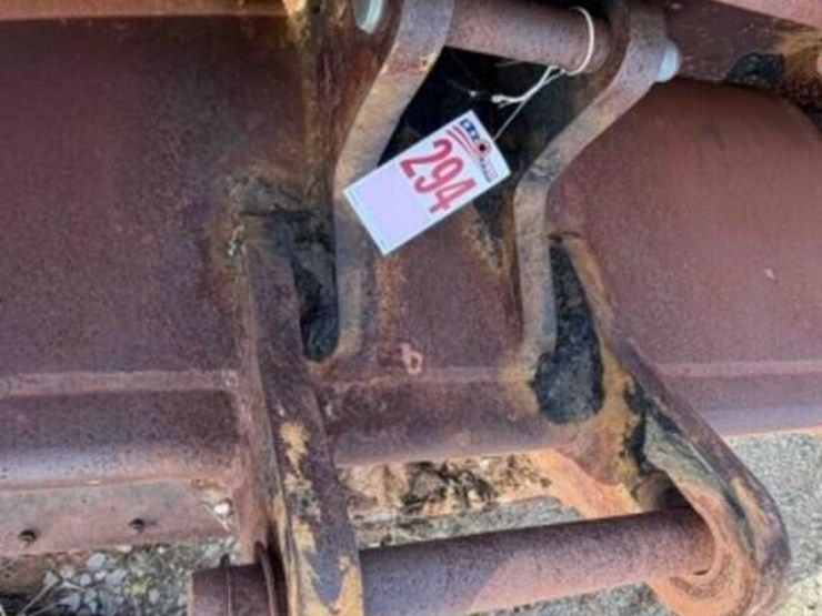 case-4ft-backhoe-rear-bucket-image-4