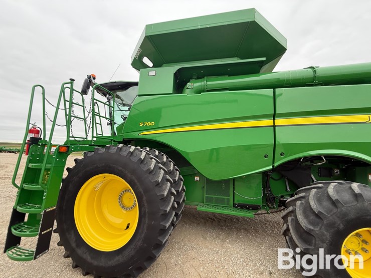 2019-john-deere-s780-image-16