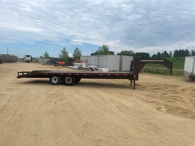#410-•-2000-p&j-24'-gooseneck-trailer-(has-wi-title)-image-3